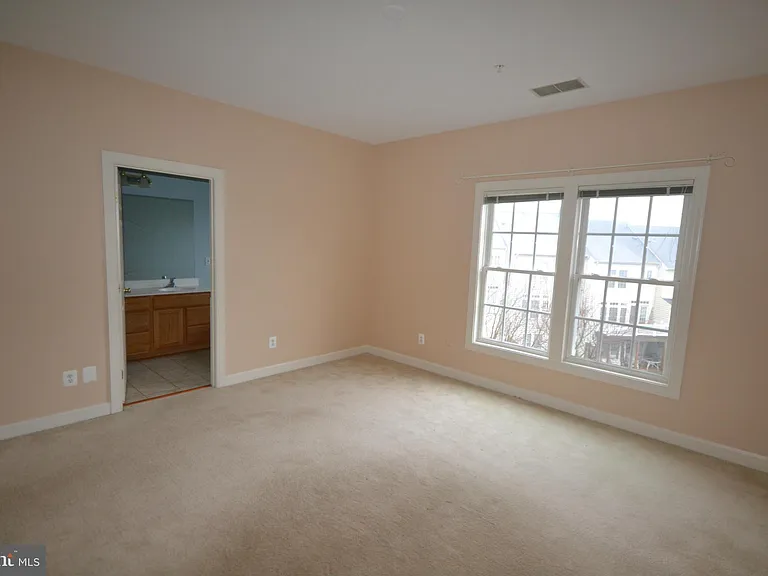 2236 Sussex Way — Photo 16
