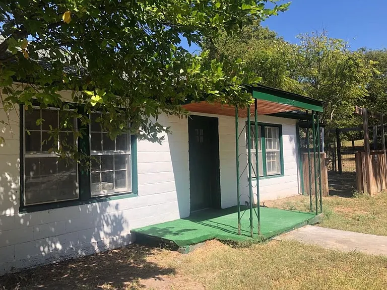 308 W Williams St — Photo 1