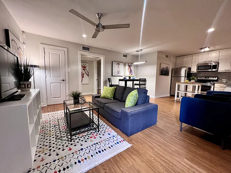 2043 Sul Ross St #1 — Photo 3