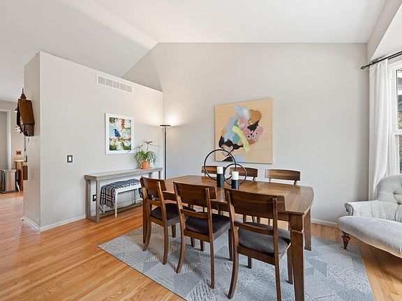 4th image of 1181 Riddlewood Rd