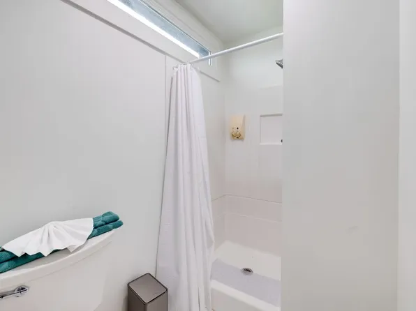 414 S Holladay Dr, Seaside, OR 97138