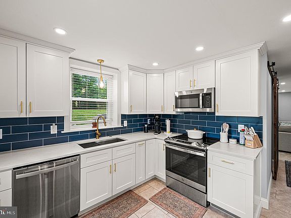 4th image of 33 Ruby Rd
