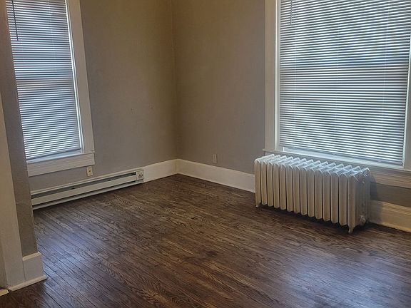 5th image of 221 W 11th St Unit 1-2