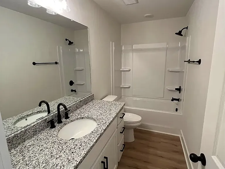 402 Portland Blvd — Photo 7