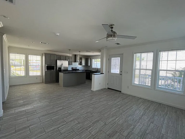 18 Eland Dr #18 — Photo 2