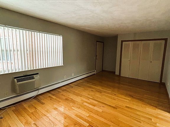 4th image of 2033 Mendon Rd #8