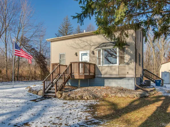 43016 Wear Rd, Belleville, MI 48111