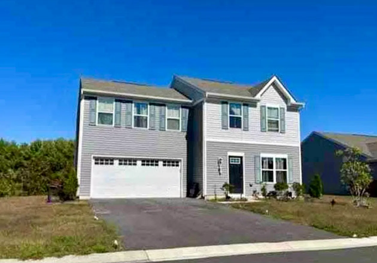 4 bed, 2.5 bath, 2000 sqft, $2,450 — Photo 1