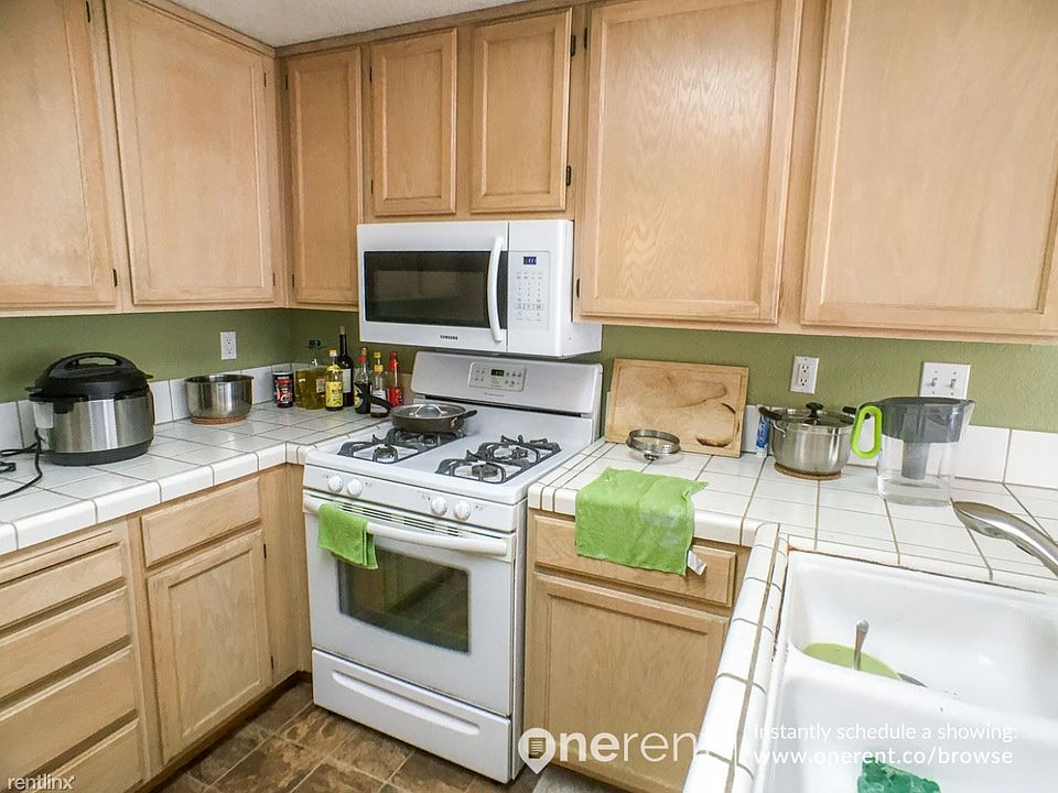 1st image of 440 Galleria Dr APT 5