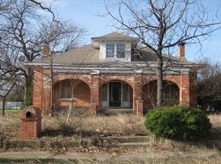 801 SW Main St, Ennis, TX 75119