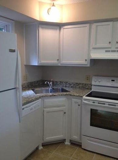 1st image of 420 W Jackson Blvd APT 36