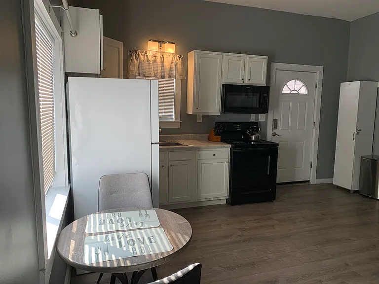 1426 Linden St #B — Photo 5