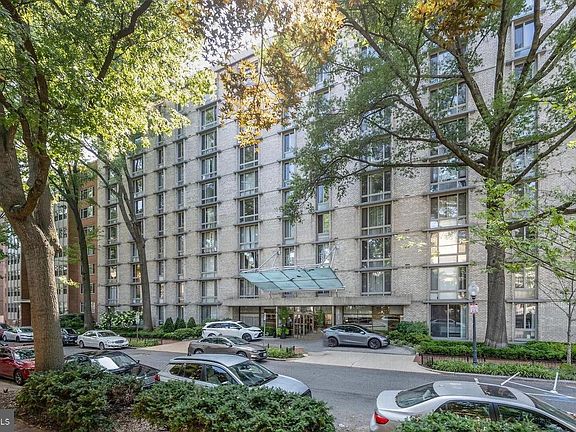 2nd image of 950 25th St NW APT 406N