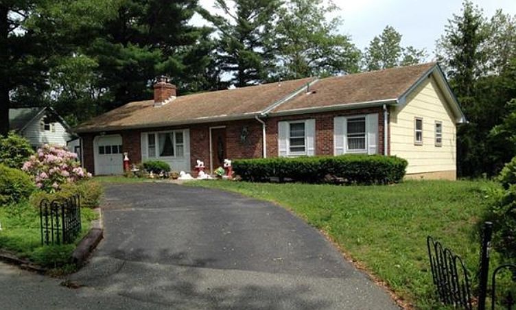 Circular Driveway with Garag