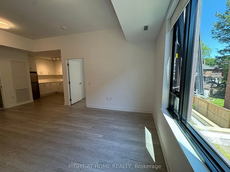 3 Strathgowan Ave #202 — Photo 7