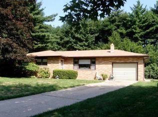 2004 Red Oak Dr, Trail Creek, IN