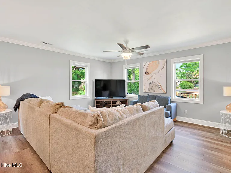 1950 Ocean View Dr SW — Photo 36