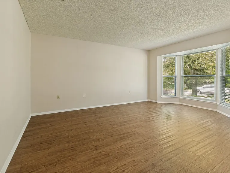 16006 Eagleway St — Photo 12