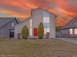 39671 Arbor St, Harrison Township, MI