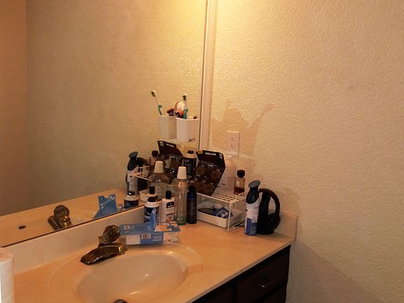4th image of 300 Timbercove Cir