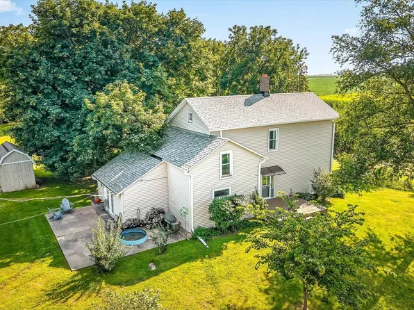 21 N Summer Hill Rd, Polo, IL 61064