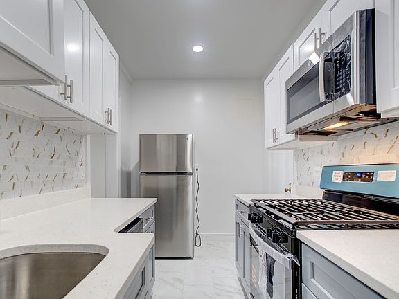 4th image of 315 W 102nd St #8D