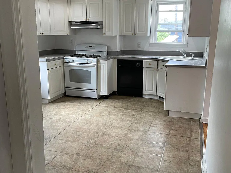 58 Strong St #2 — Photo 3