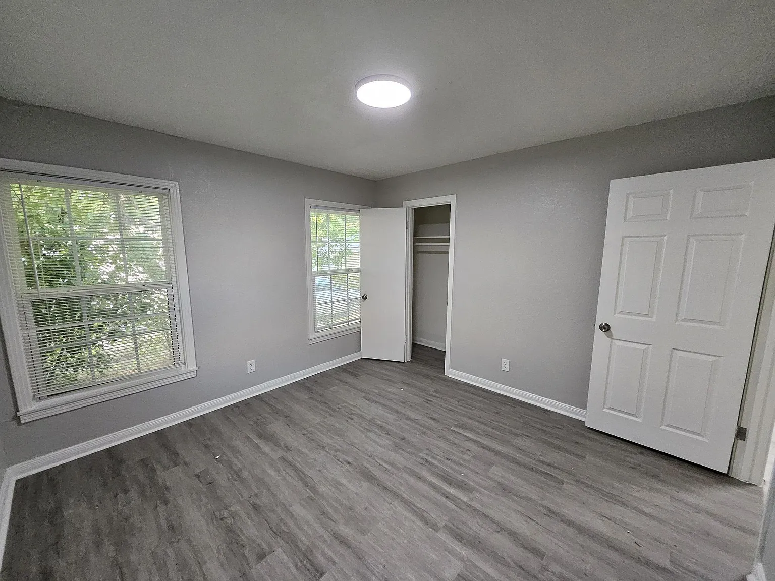 3 bed, 1.0 bath, 1308 sqft, $942 — Photo 3