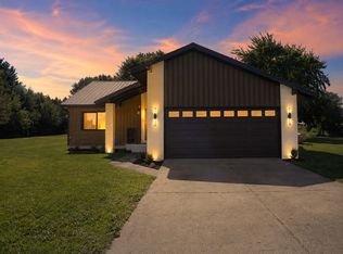 13805 Riverside Dr, Constantine, MI 49042