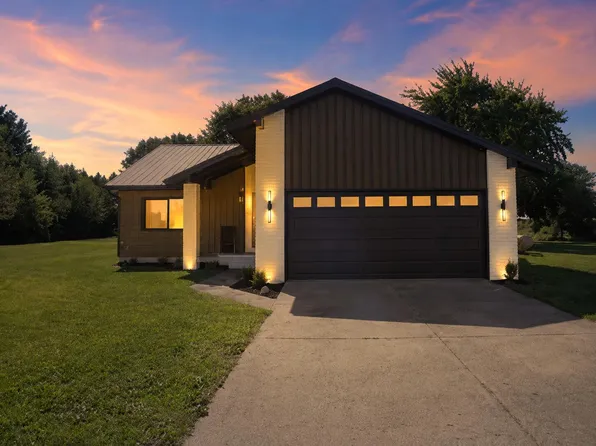 13805 Riverside Dr, Constantine, MI 49042
