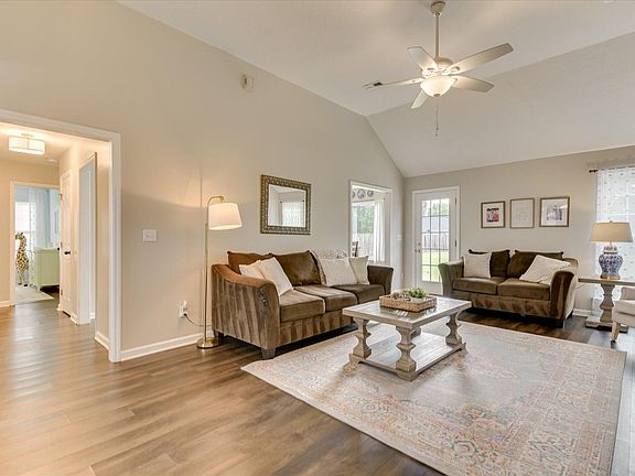 4th image of 423 Grandiflora Cir