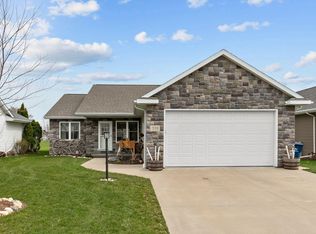 233 Theunis Dr, Wrightstown, WI 54180