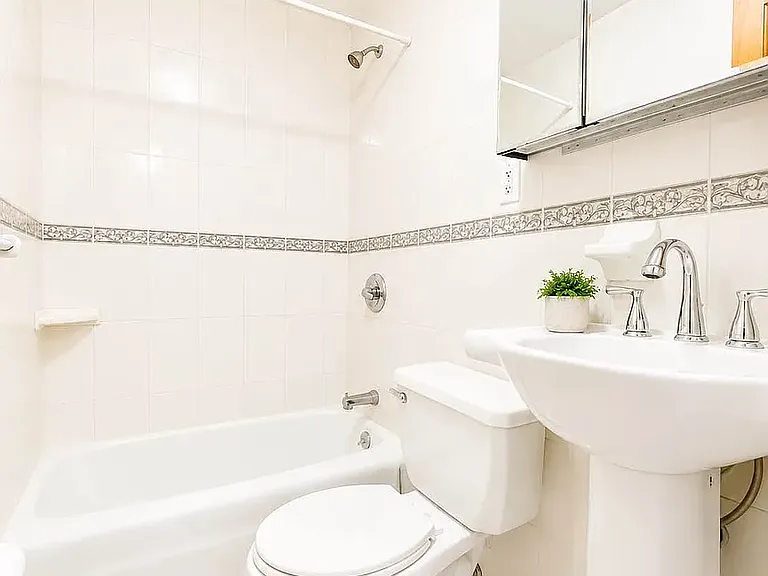 119 W 75th St #4R — Photo 9