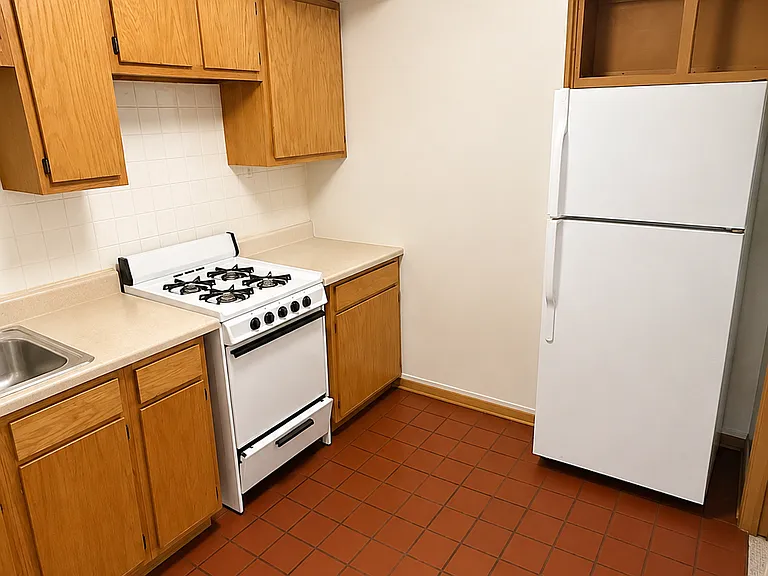 2545 Kenilworth Rd #10 — Photo 3