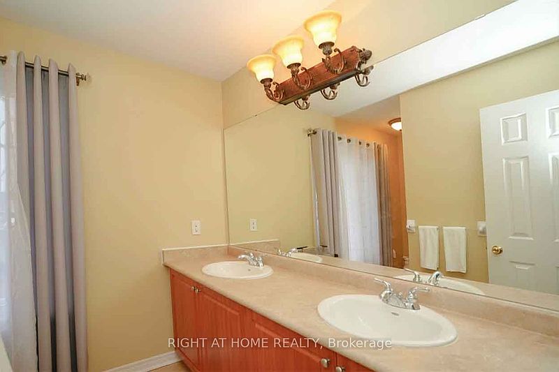 Ajax House for rent - 4 Bedrooms — photo 12