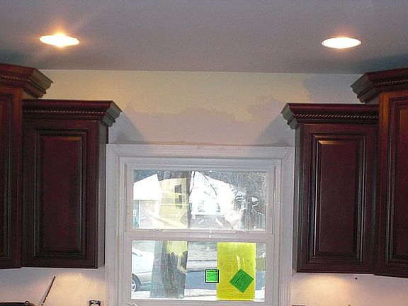 Kitchen with rope molding