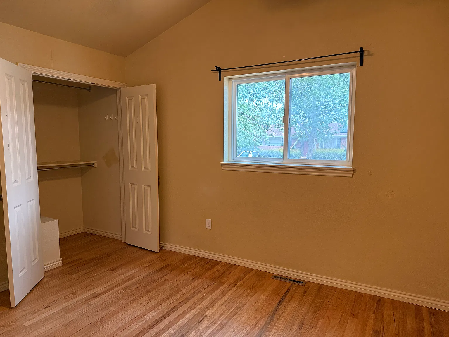 4 bed, 2214 sqft, $3,500 — Photo 3