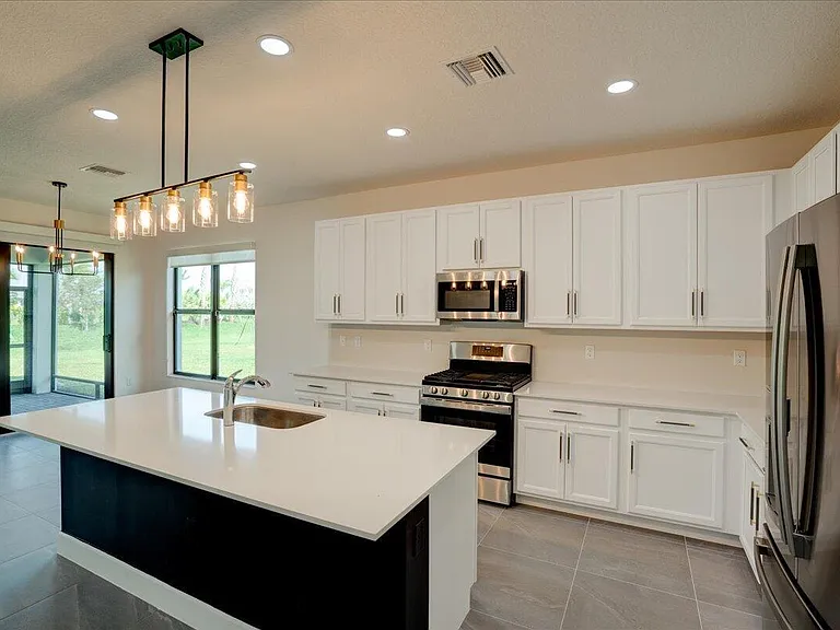 12474 SW La Costa St — Photo 9