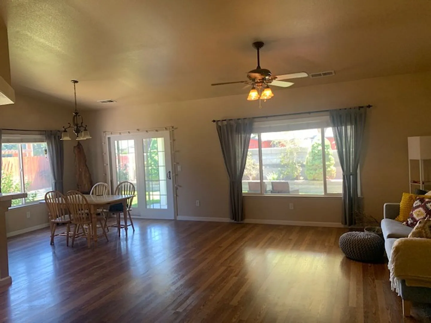 3/2/2 Home in Gardnerville, Chichester neighborhood — Photo 4