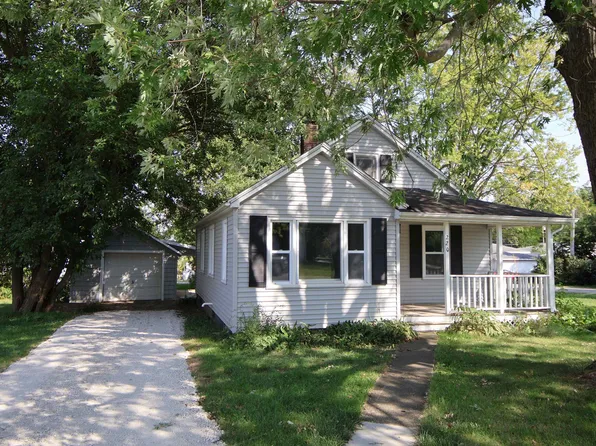 220 S Spring St, Metamora, IL 61548