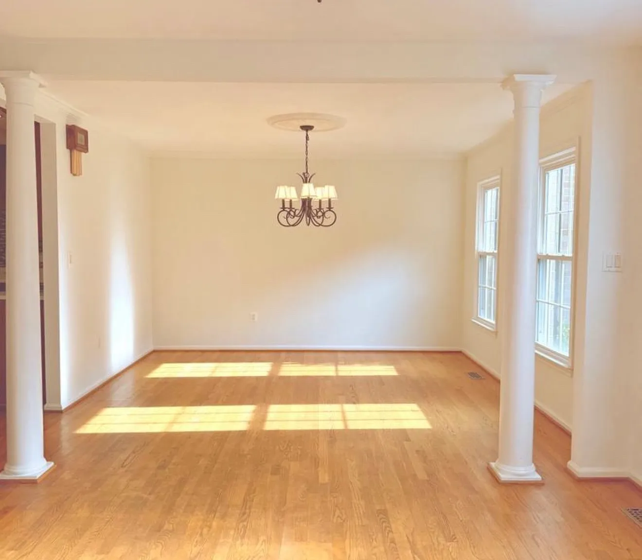 9614 Locust Hill Dr — Photo 4