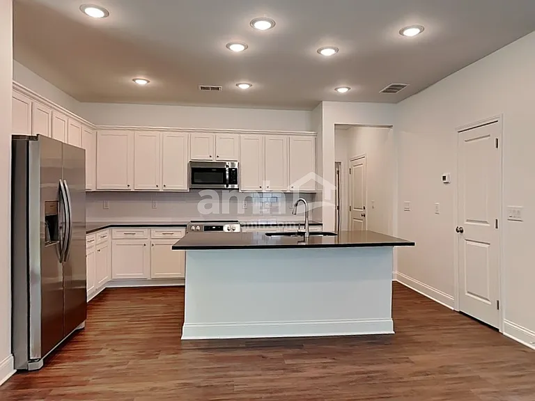 90 Spruce Cir — Photo 3