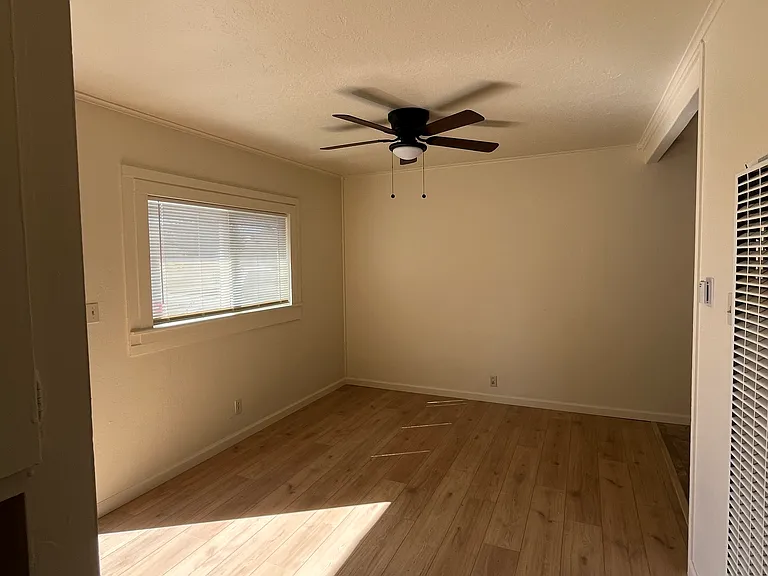 18 N Oregon St — Photo 2