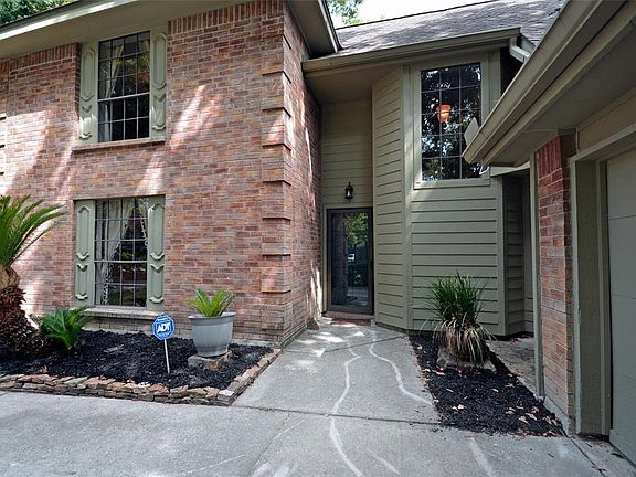 3rd image of 3427 Riverwood Park Dr