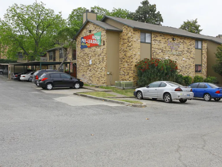 Stadium View Apartments — Photo 10