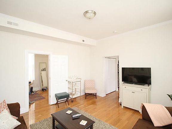 5th image of 925 N Ashland Avenue # Top Floor