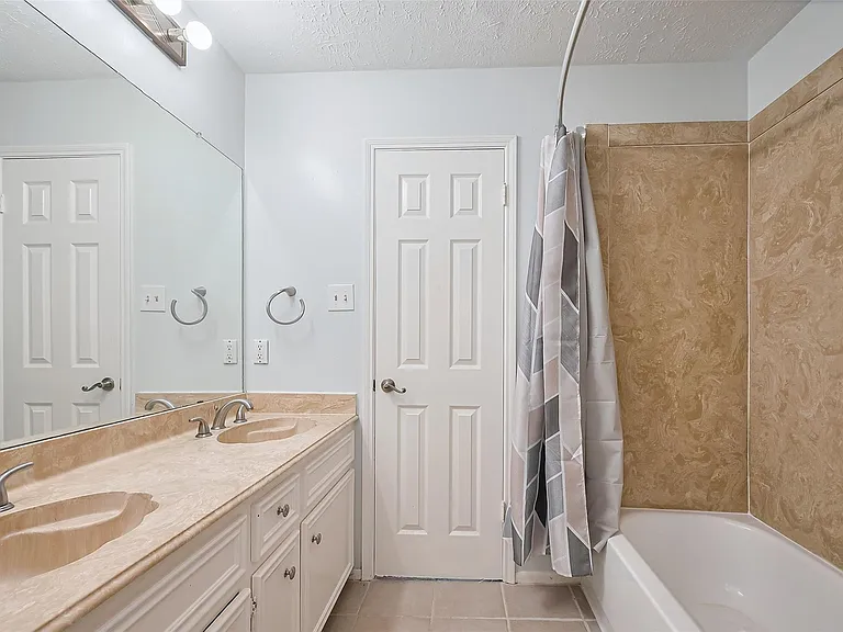 1103 Cheyenne Meadows Dr — Photo 36