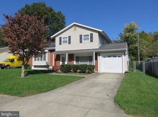 102 Linden Tree Ln, Newark, DE 19711
