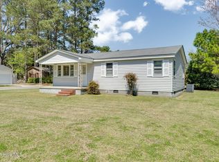 706 Miami Ave, Wallace, NC 28466