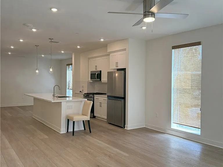 1816 E 1st St #450 — Photo 20